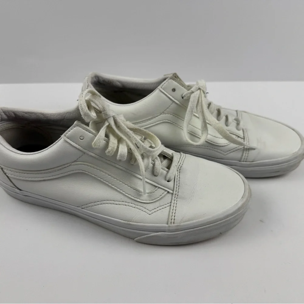 Vans old skool True White leather sneakers men’s 9.5 women’s 11